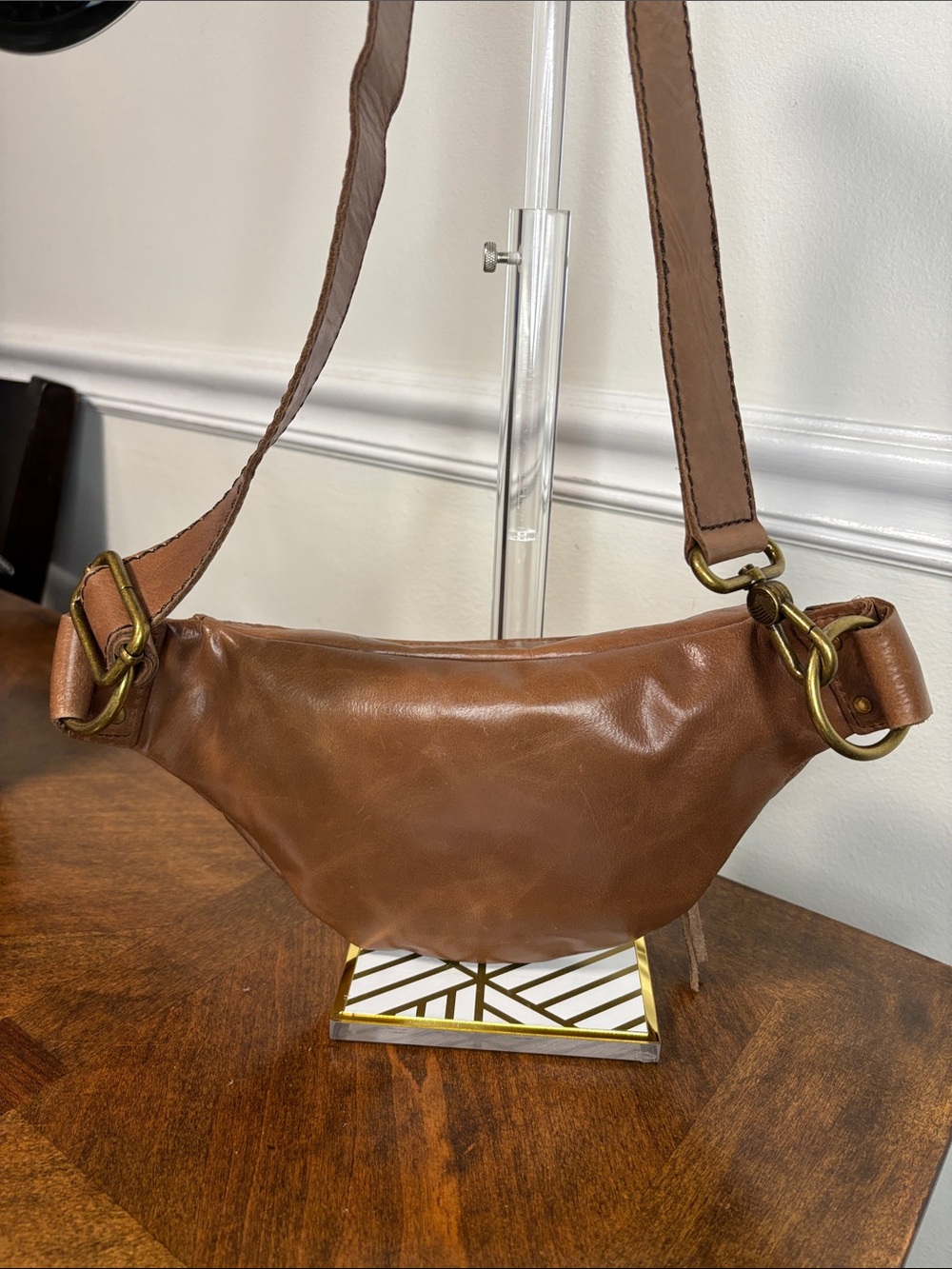 The SAK TAN LEATHER BELT BAG/ CROSSBODY WITH EMBROIDERED ACCENTS & DAISY CHARM - Picture 8 of 16